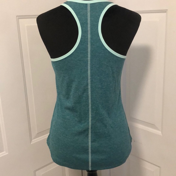Semi fitted active by Old Navy tank top small - Picture 2 of 3